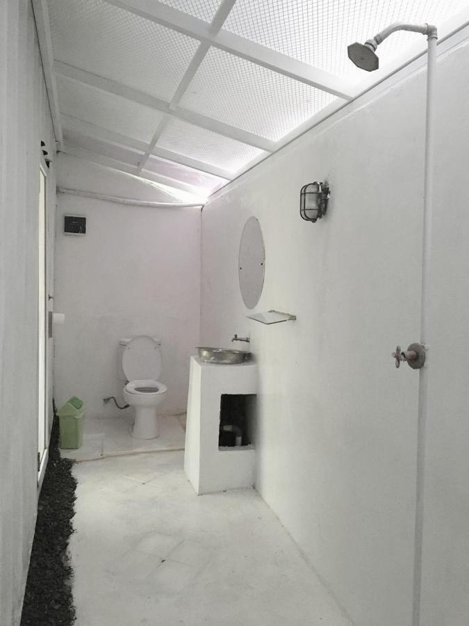 Kubu Container Hotel Uluwatu  Exterior photo