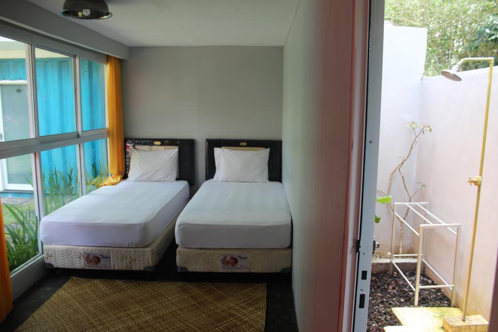 Kubu Container Hotel Uluwatu  Exterior photo