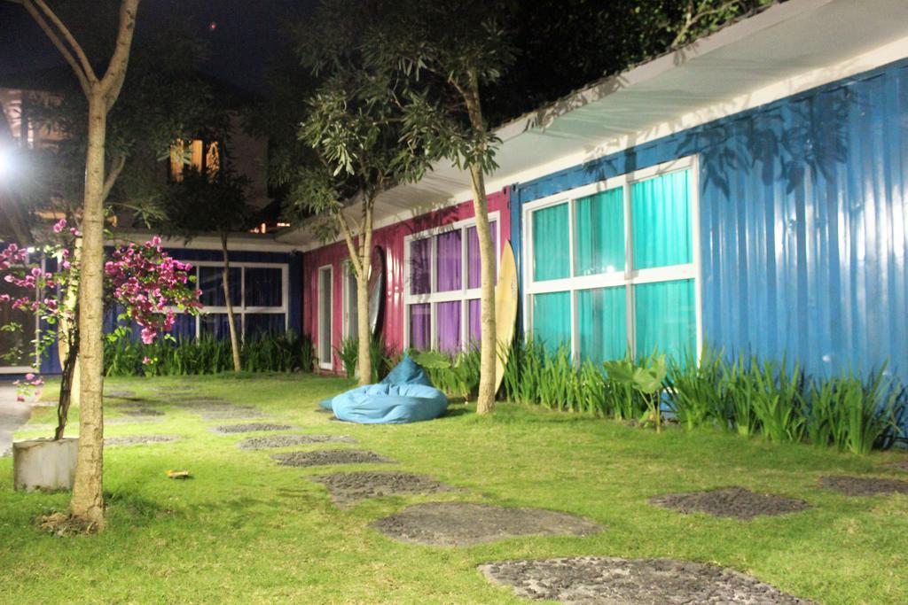Kubu Container Hotel Uluwatu  Exterior photo