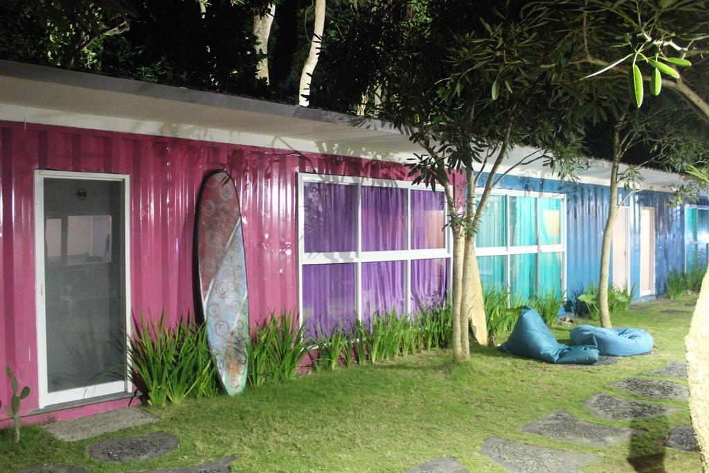 Kubu Container Hotel Uluwatu  Exterior photo