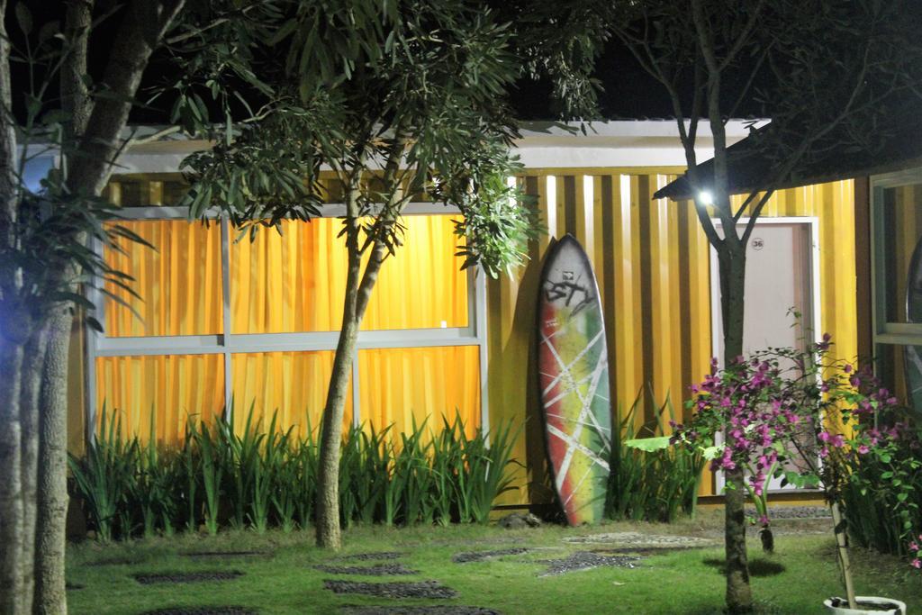 Kubu Container Hotel Uluwatu  Exterior photo