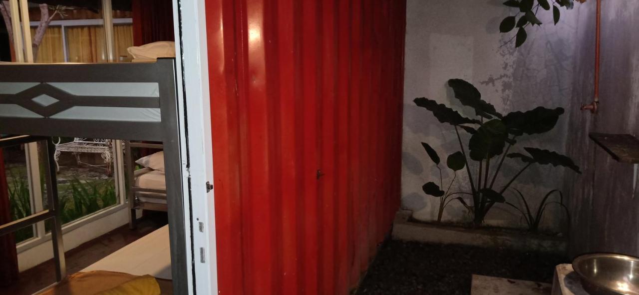 Kubu Container Hotel Uluwatu  Exterior photo
